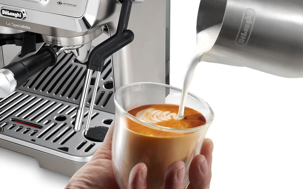 Latte art réalisé avec une machine expresso De'Longhi La Specialista