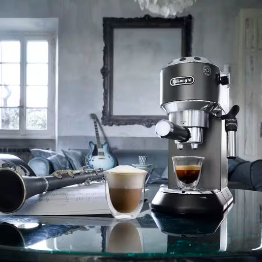 De'Longhi Dedica Machine à Expresso Noire (EC685.BK)